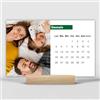 PRINTSERVIS Calendario da Tavolo Personalizzato 2027 con 12 Foto | Base in Legno Naturale | Formato 15x9,5 cm | Design Minimal e Moderno da Scrivania | Calendario per Casa e Ufficio | (Verde)