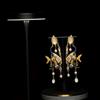 Orecchini Chiodo Dorato Lampadario Pesce Smalto Giallo Blu Pompon EH5