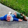 MINICAR Statua di gnomi ubriachi da 24,9 cm, decorazione per esterni, sculture divertenti per cortile, prato, patio, nano, ornamento per inaugurazione della casa, festa della mamma e del papà, regalo