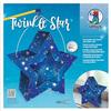 URSUS Stella con cielo stellato, circa 19,3 x 18,3 x 8 cm, lanterna vuota in cartoncino fotografico 300 g/m², tagliata al laser e scanalata, 2 stelle, in carta trasparente, 115 g/m², maniglia per il