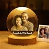 BFBZYME Sfera Di Cristallo Personalizzata Con Incisione 3D E Base Luminosa A LED, Sfera Di Cristallo Con Foto Personalizzata E Nome, Regalo Commovente Per Anniversari, Natale, Compleanni(3.2in/8cm)