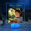 zouwii Luce notturna in acrilico colorato, personalizzabile con nome e foto, base bianca, luce notturna da tavolo, alimentata tramite USB o batteria, luce decorativa a sette colori.