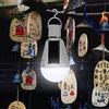 AUNMAS Lampadina LED Solare, Alta luminosità con 3 Pannelli Solari, Luce di Emergenza per Campeggio all'aperto, Base a Vite E27, Batteria Al Litio a Ricarica Rapida (7W)