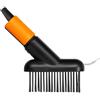 Fiskars Spazzola per Fessure con Lama, Testa di Attrezzo, Lunghezza: 18,5 cm, Larghezza: 15 cm, Setole in Acciaio/Struttura in Plastica Rinforzata con Fibra di Vetro, Nero/Arancione, QuikFit, 1000657