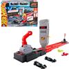 Hot Wheels Racing Formula 1 Griglia di Partenza con 2 macchinine | Include 2 macchinine da F1 in scala 1:64 in metallo pressofuso, pista Speed Snap, corse side-by-side, JKM88