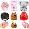 Henjunu Set di 6 Taba Squishy,Giocattoli Sensoriali Morbidi,Giocattoli Anti-Stress | Antistress Squishy,Squeeze Toys Squishy Giocattoli,Fragola, Zampa Gatto,Biscotti,Gatto,Capibara e Koala,per Alleviare Stress
