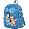 mybagstory | Zaino Bluey | Design 3D | Blu | Zaino scolastico ideale per l'asilo con le sue dimensioni di 33 x 12 x 26 cm e il suo accattivante effetto 3D in rilievo.