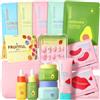 QUIYUM Set Skincare Viso Frutta 16pz con Trousse in Peluche Rosa & Nail Art | Routine Skincare Glow: Siero, Olio, Crema e Maschere - Cura del Viso, Spa Regalo Ragazza Adolescente Compleanno