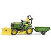 bruder 62104 - bworld Trattore da giardino John Deere con rimorchio | Con giardiniere, personaggio giocattolo bworld, trattore, per fattoria, agricoltura, giocattoli dai 4 anni in su, 1:16