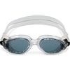 Aquasphere Aqua Sphere Kaiman - Occhialini da nuoto per adulti, con lenti ricurve, comodi e adatti per nuotatori attivi, unisex per adulti, lenti fumé, montatura trasparente/trasparente, taglia unica