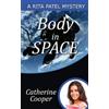 Catherine Cooper Body in Space (Tascabile) Rita Patel Mysteries