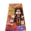 Bratz Alwayz Bratz Fashion Doll - Yasmin - Con 10 accessori e poster - Età 6+