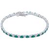 ORO&CO 925 Questo bracciale tennis in argento 925 si distingue per la raffinata alternanza di zirconi bianchi e verdi, che donano luminosità e colore al polso. La lunghezza di 18 cm lo rende perfetto per essere indossato ogni giorno o in occasioni …