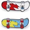 Niaspi 2 spille da skateboard da donna unisex carino cartone animato fulmine pattinaggio spilla sportiva moda chic colorato smalto distintivo zaino jeans giacche accessori gioielli ipoallergenici leggeri