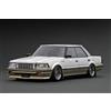 Ignition model IG3825 1/18 Corona 2.8 Royal Saloon G 120 Perla Bianco/Oro