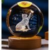 PORFOYO Luce notturna a sfera di cristallo 3D gatto lampada da notte palla di vetro incisa gatto carino con base in legno LED, regalo originale per gli amanti dei gatti, decorazione della camera, regalo di