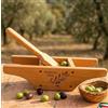 Generico Schiaccia Olive Artigianale in Faggio Massello, Decorativo con Motivo Ulivo, Personalizzabile con Nome o dedica, Legno Naturale (Appoggio curvo)