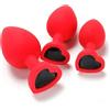 BONDAGERIE® Plug anale in silicone rosso con gioiello con cuore nero, sacchetto incluso, Taglia Kit 3 Plug S M L