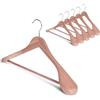StorageWorks Ganci in Legno per Uomo, Ganci per Cappotti in Legno per Adulti per Vestiti, Ganci Extra Larghe per Spalle in Legno Naturale per Completi, Colore Cedro Rosso, Confezione da 6 Pezzi