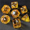 BESCON DICE Set di 7 dadi poliedrici sfaccettati in cristallo, per DND, giochi da tavolo e collezionisti, confezione in scatola di latta, effetto pietra preziosa (ambra)