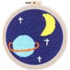 Figured'Art Punch Needle Kit completo per adulti e bambini - Stelle e pianeti - Perfetto per principianti. Kit pronto da ricamare misura 20x20cm con telaio circolare