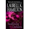 Laurell K. Hamilton Swallowing Darkness (Tascabile) Merry Gentry