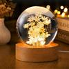 Excerando Lampada Sfera di Cristallo - 6cm Lampada Fiori Crystal Ball con Luce LED e Base in Legno, Lampada Decorativa Palla di Vetro per Decorazioni Casa e Soprammobili Soggiorno (Margherita Gialla)