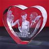 Inciso Cuore di Cristallo Personalizzato con Foto - Incisione 3D a Laser - Idea Regalo Personalizzabile con Fotografia e Scritta, per Coppia, Anniversario Matrimonio, San Valentino - CuoreV 7x8x3,5 cm