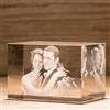 Inciso Rettangolo di Cristallo Personalizzato con Foto - Incisione 3D a Laser - Idea Regalo Personalizzabile con Fotografia e Scritta per Famiglia, Festa della Mamma, del Papà, Fidanzati - R80 8x5x5 cm
