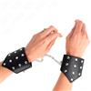 KINK, KINK WRIST RESTRAINT Polsini Bondage In Pelle Nera Con Borchie E Catena Regolabile 17-23 Cm - Kink