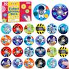 SCIONE 30 Pz Mini Fidget Spinner Spazio Auto Regalini Fine Festa | Set di 30 fidget spinner spazio e auto con scatola. Regalini fine festa compleanno per bambini di età 3 anni o superiore.