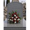 DRW Centro di Fiori Artificiali Bianco e Rosso per chiese, cimiteri e celebrazioni, con Rose e Pompon, 70 x 30 x 70 cm