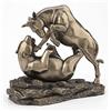 Veronese Design Statua da tavolo alta 6 pollici Wall Street Stock Market Bull Bear Fight Financial Broker Regalo Astratto Cast Resina Bronzo Finitura Bronzo Statua da tavolo
