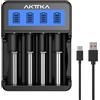 AKTTKA Caricabatterie intelligente a 4 alloggiamenti 18650 con ingresso LCD, USB-C e micro USB, per batterie agli ioni di litio da 3,7 V (18650/21700) e batterie NiMH da 1,2 V (AA/AAA/C), con funzioni