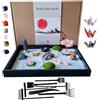 ZEN&TAO Giardino zen da scrivania classico con abbondanti (oltre 20) accessori seduti in un grande vassoio in legno nero originale e set di 7 attrezzi racchiusi in scatola di metallo (pietre preziose