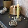 CKB LTD - Set di 2 portacandele in cemento, decorazione tradizionale per tavolo da pranzo, centrotavola o camino, 4 x 9,6 cm, ideale per candele alte