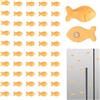 Sinbana 50pz Calamite per Frigorifero Resina Mini a Forma Biscotti Pesce Rosso, Minuscole Calamite Gialle Carine Divertente Decorazione con Pesci Rossi per Cucina Casa Ufficio Armadietto e Bacheca