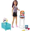 Barbie Babysitters Pappa e Nanna Playset con Bambola Skipper, Seggiolone, Lettino e Bebè con Boccuccia Cambia Colore, Multicolore, FHY98