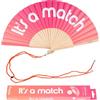 Fisura - Ventaglio in legno dal design originale con messaggio "It's a match". Ventaglio a mano sfumato rosa, accessorio trendy e colorato con gancio pratico. Dimensioni: 42,5 x 23 cm