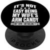 Fathers Day Mens Funny Saying Sarcastic Fathers Day It is Not Easy Being My Wifes Arm Candy Husband PopSockets PopGrip Adesivo