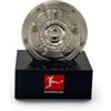 Am Ball Com Coppa da campione Bundesliga replica 45 mm, prodotto con licenza ufficiale | Miniatura nichelata su base in acrilico nero, in confezione regalo di alta qualità