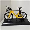 Generic Bicicletta da triathlon TT in lega con base di presentazione rimovibile, sterzata con trasmissione a catena, decorazione da tavolo, regalo per gli amanti del ciclismo (giallo-13A)