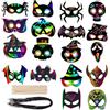 MBSIVSA 18 Pezzi Scratch Art Maschere Halloween, Carte da Grattare Halloween Arcobaleno Magiche, Set Fai da Te con Bastoncini di Legno e Nastri per Decorazione Festa, Attivita Creativa