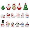 HAILUII Ornamenti in Miniatura di Natale, 17 Pezzi Resina Mini Statuette Natalizie Carino Pupazzo di Neve Albero di Natale Pinguino Babbo Natale Decorazioni Natalizie per Giardino Tavola Casa delle Bambole