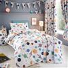 Happy Linen Company Set di biancheria da letto per bambini e bambine, con pianeti cosmici bianchi, reversibile, morbido, facile da pulire, con copripiumino e federa