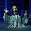 JOYIN Decorazioni animatronic per Halloween all'aperto, a metà corpo zombi con movimento e occhi luminosi, per decorazione esterna, cimitero, cortile, prato, casa infestata