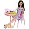 Barbie Pink Passport Japan Café con bambola alla moda vestita con abito e scarpe, mobili e accessori, tra cui servizio da tè e sushi (JFL65)