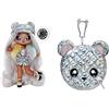 Na! Na! Na! Surprise RAINBOW HIGH Na Na Na Surprise Bambola alla Moda 2-in-1 e Borsa Metallizzata Serie Glam - da Collezione - Bambola vestita in Argento prismatico con Cappello e Borsa a Forma di Orsetto - Ari Prism