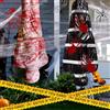 OWNONE 1 Confezione da 2 borse per il corpo di Halloween, con nastro di cautela e ragnatela, decorazioni horror di Halloween per interni ed esterni, casa infestata, cortile, feste in giardino