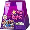 MGA's Miniverse Edizione Flashback Minis. SELEZIONE CASUALE. 2 Mini Bambole Bratz e una Confezione a Sorpresa da Usare Come Espositore. Ideale per Collezionisti. Età: 6+